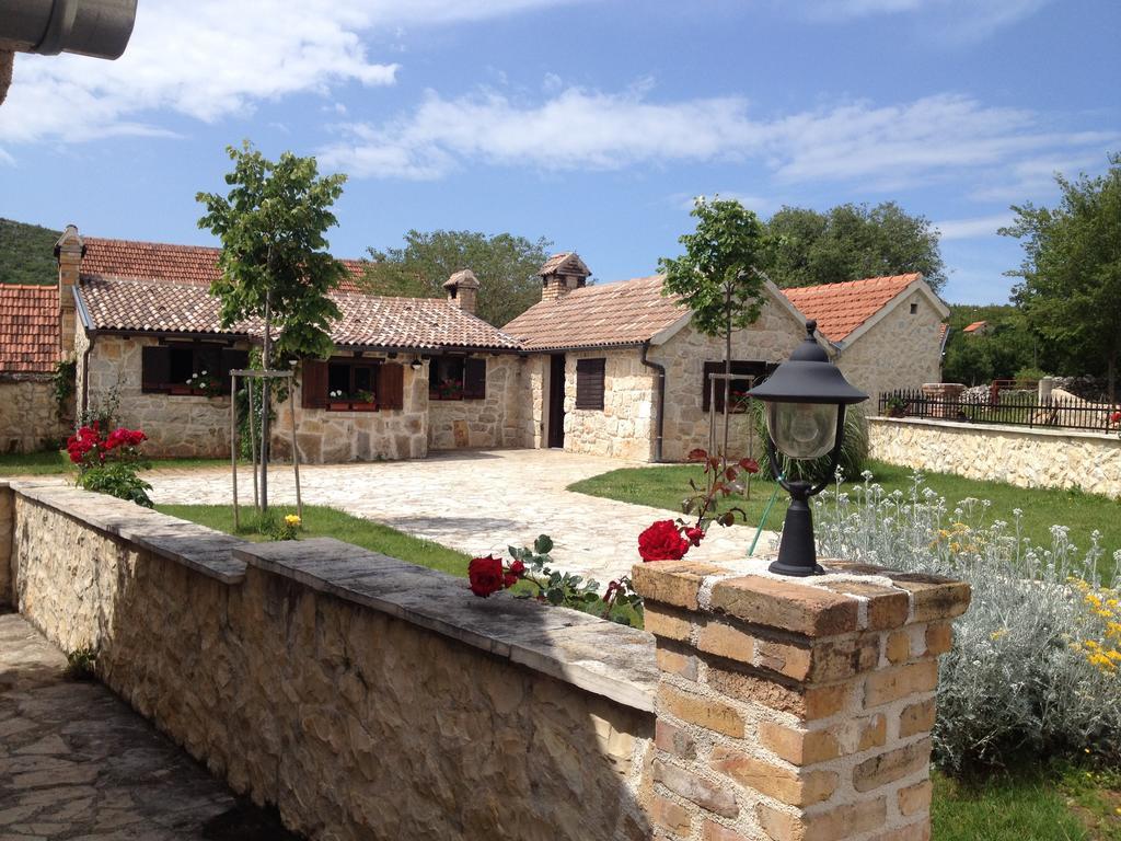 Micanovi Dvori Mobile Home Village Zrmanja Obrovac Extérieur photo